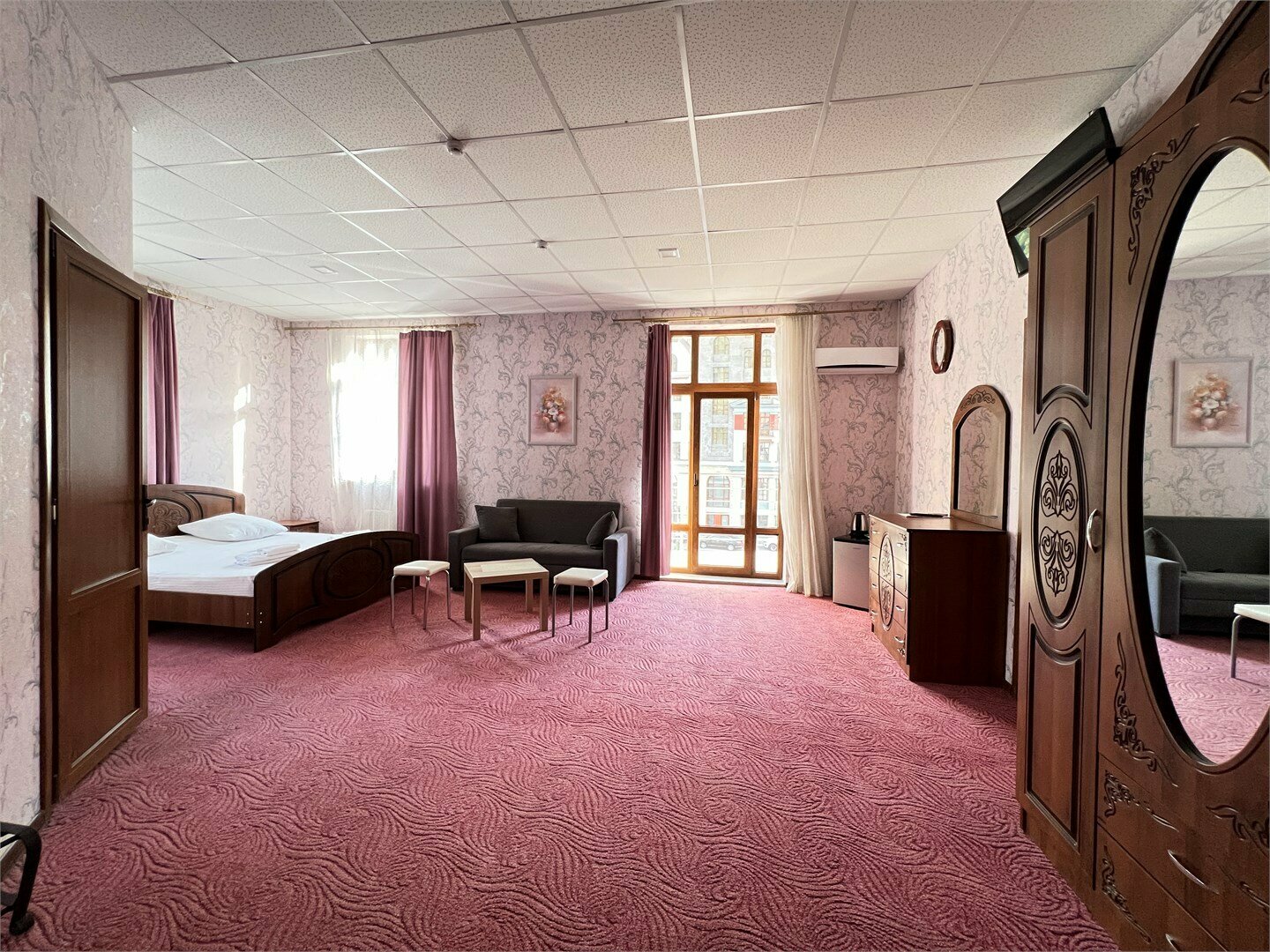 Улучшенный двухместный номер с двухспальной  кроватью