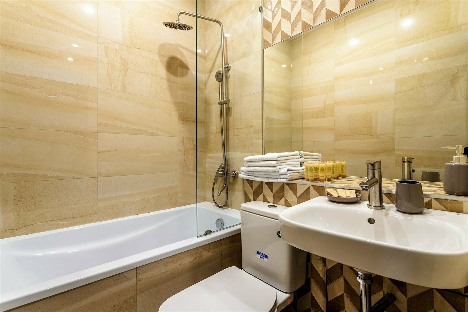 Апартаменты с кроватью размера «king-size», с балконом и видом на море