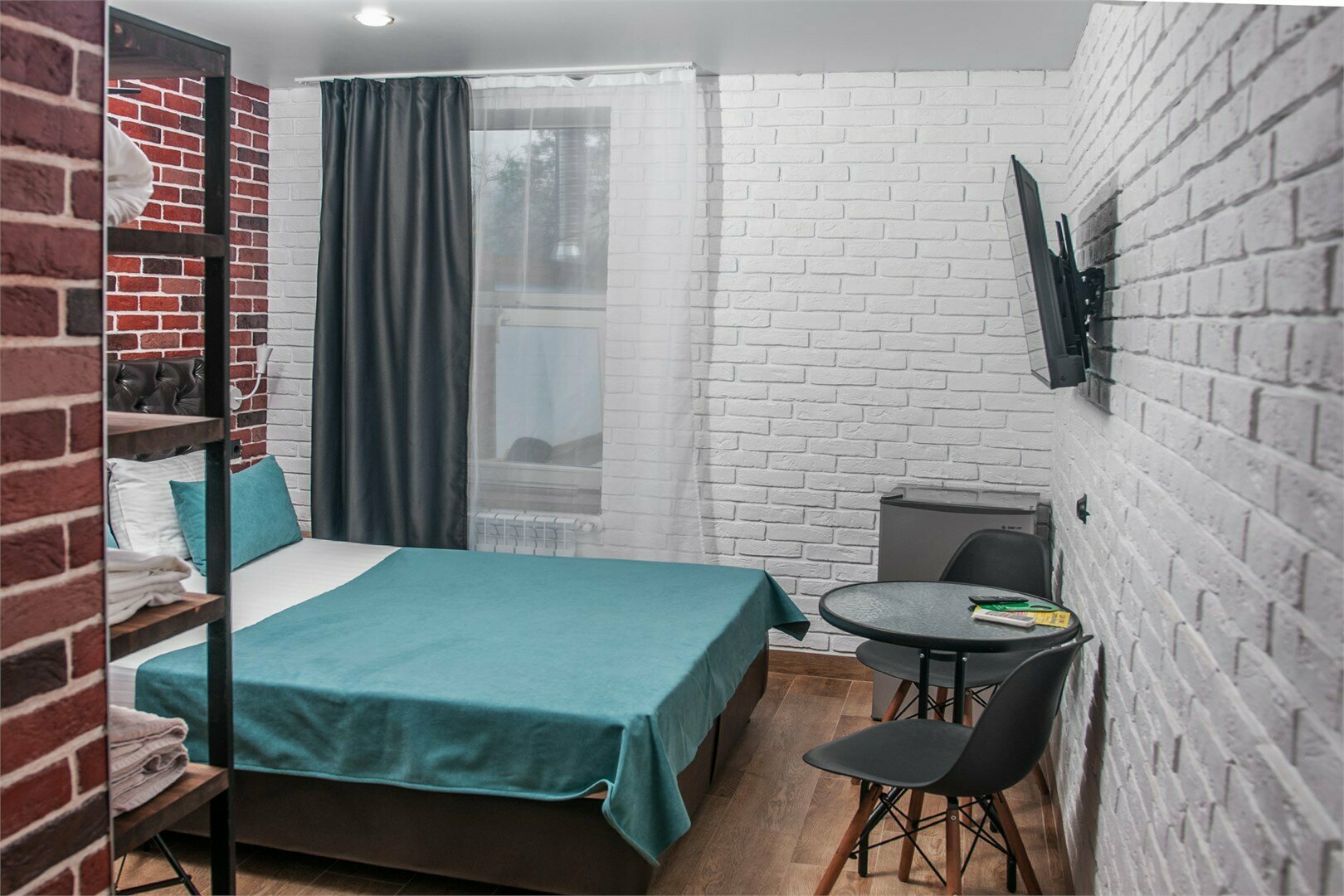 Номер Делюкс без балкона и видом на бассейн