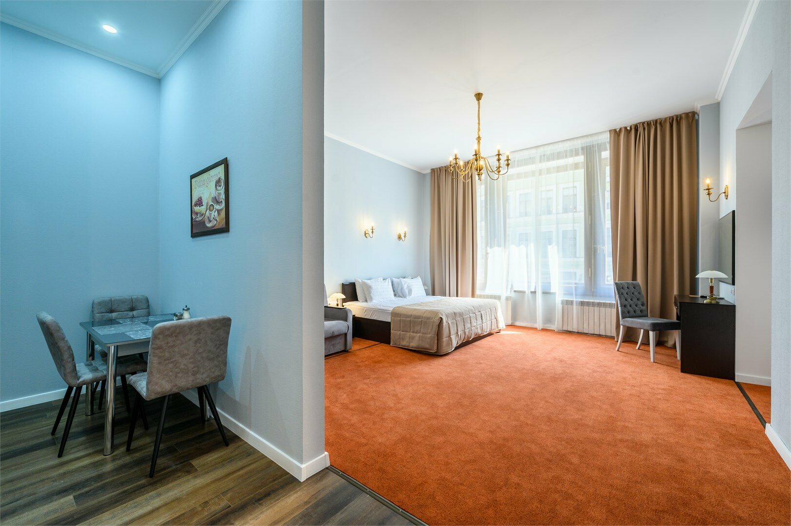 Новые апартаменты для 5 чел-к , с панорамным видом у Исаакиевского собора (кровать 200см,  диван, кресло, потолки 3.80, кондиционер)