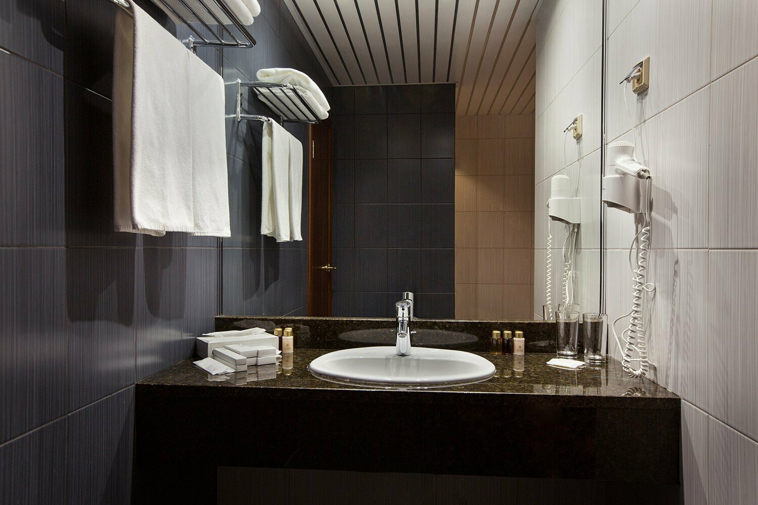 Бизнес класс комфортный с двумя кроватями или одной двуспальной кроватью и креслом-кроватью