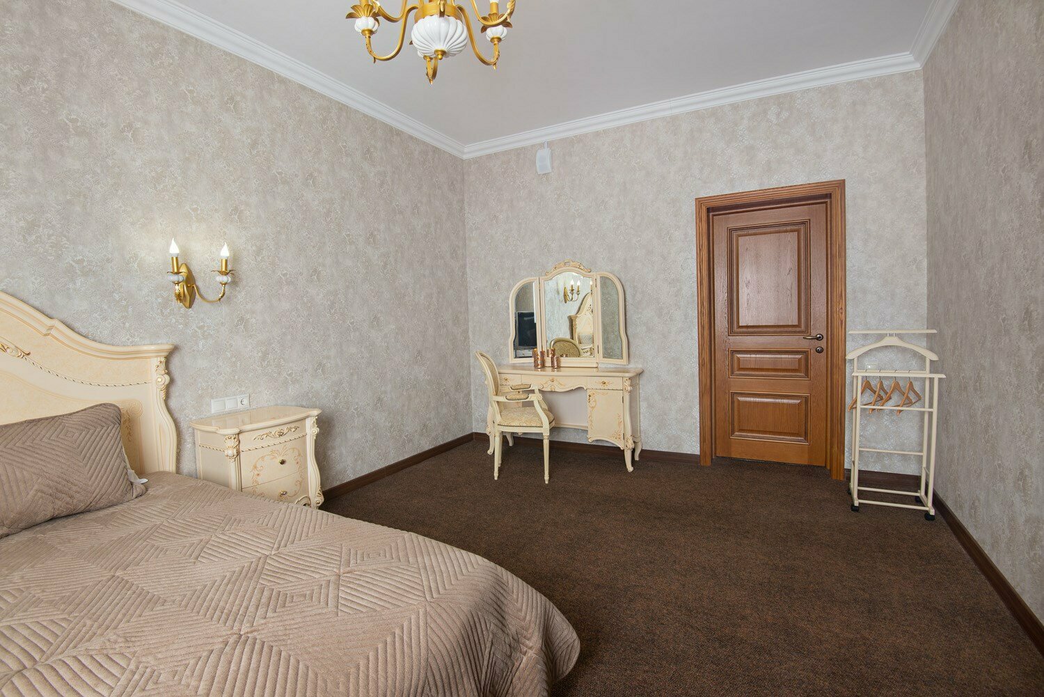 Люкс двухкомнатный семейный № 207