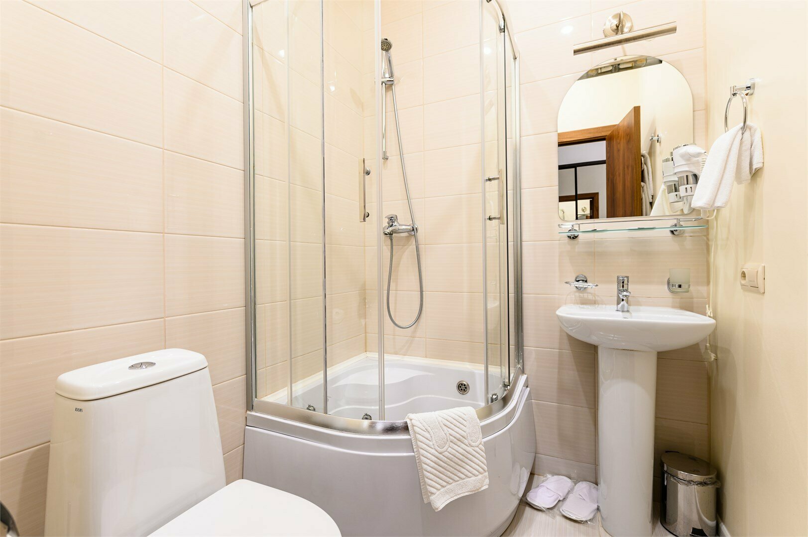 Стандартный номер с 1 кроватью вид на город или во внутренний двор