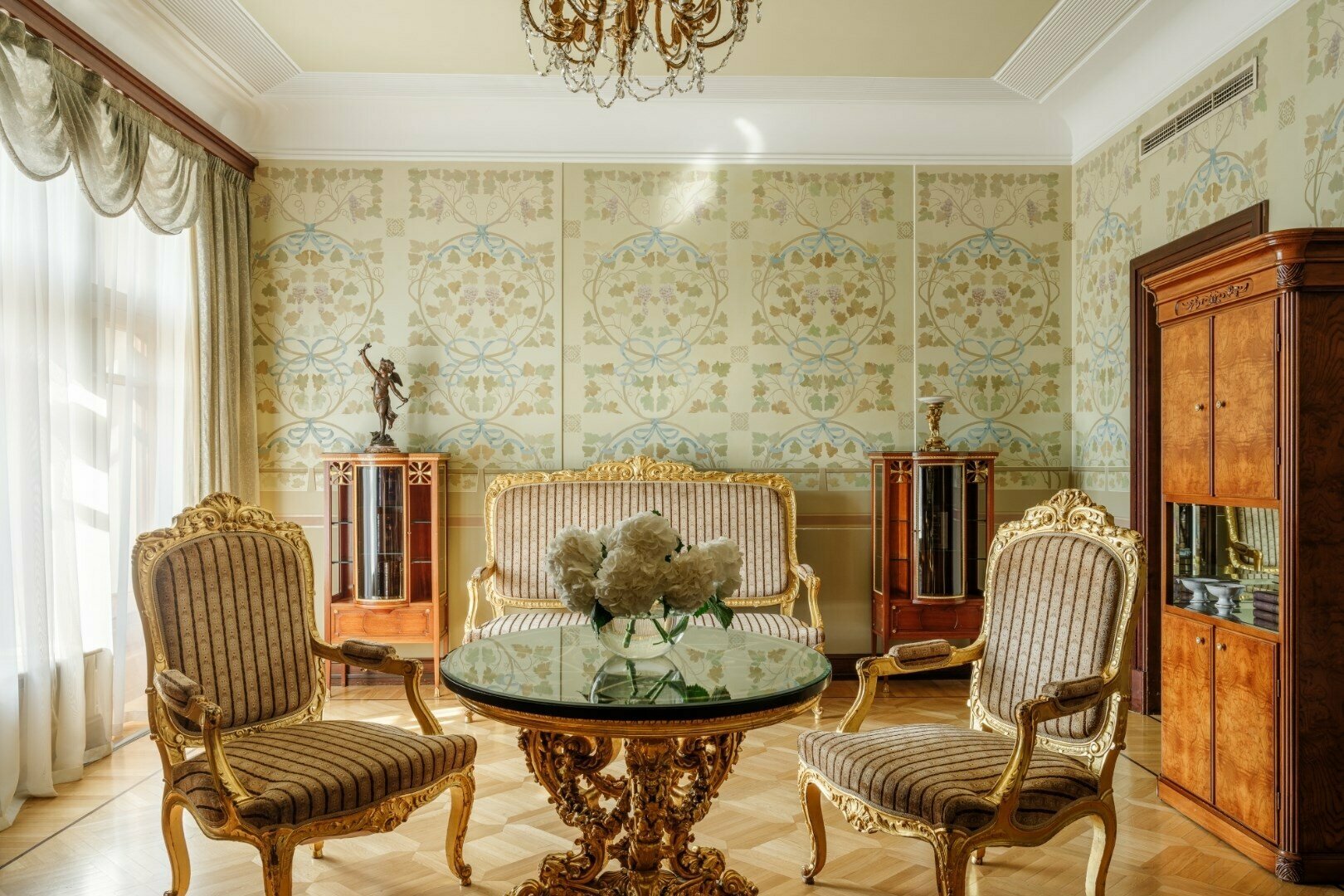 Исторический полулюкс