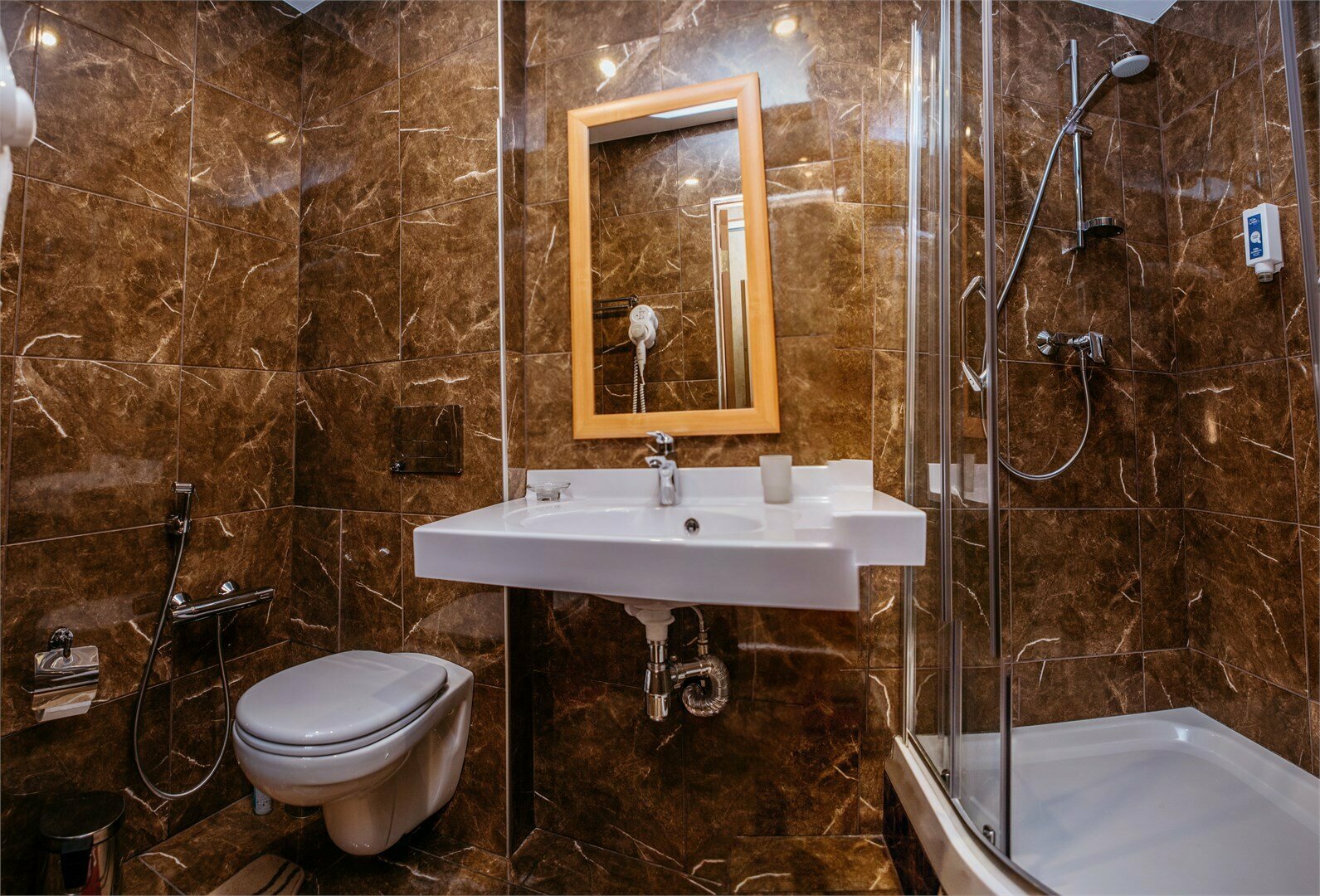 Полулюкс с двуспальной кроватью и диваном