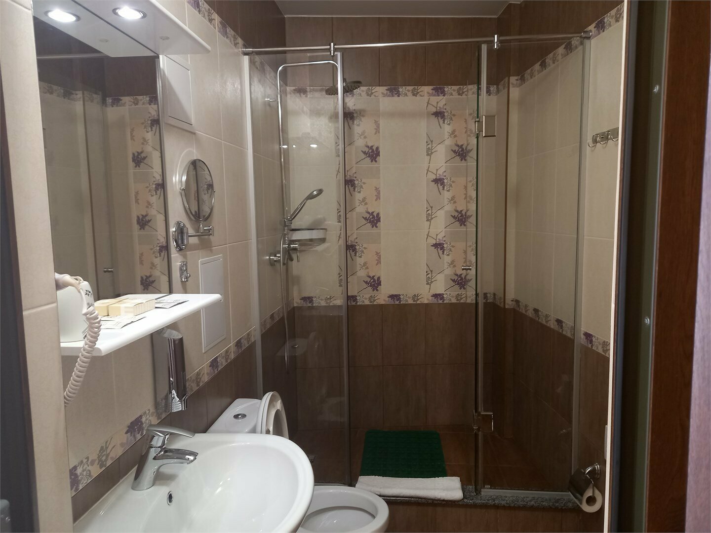 Стандарт+ (одна двуспальная кровать)