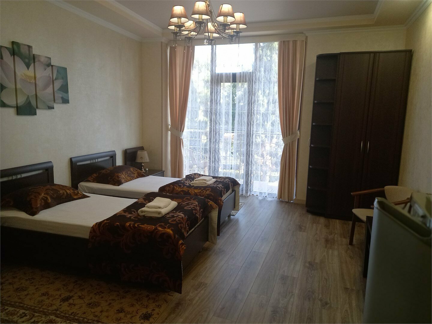 "Комфорт+"  с видом на набережную (2-й этаж)