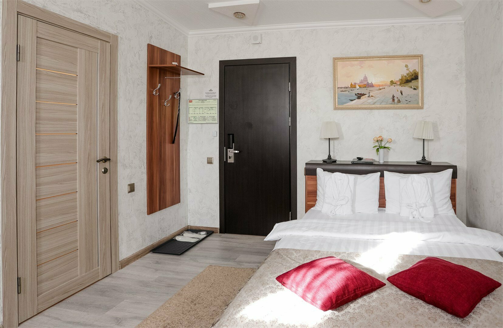 Студия-улучшенный двухместный номер с двуспальной кроватью