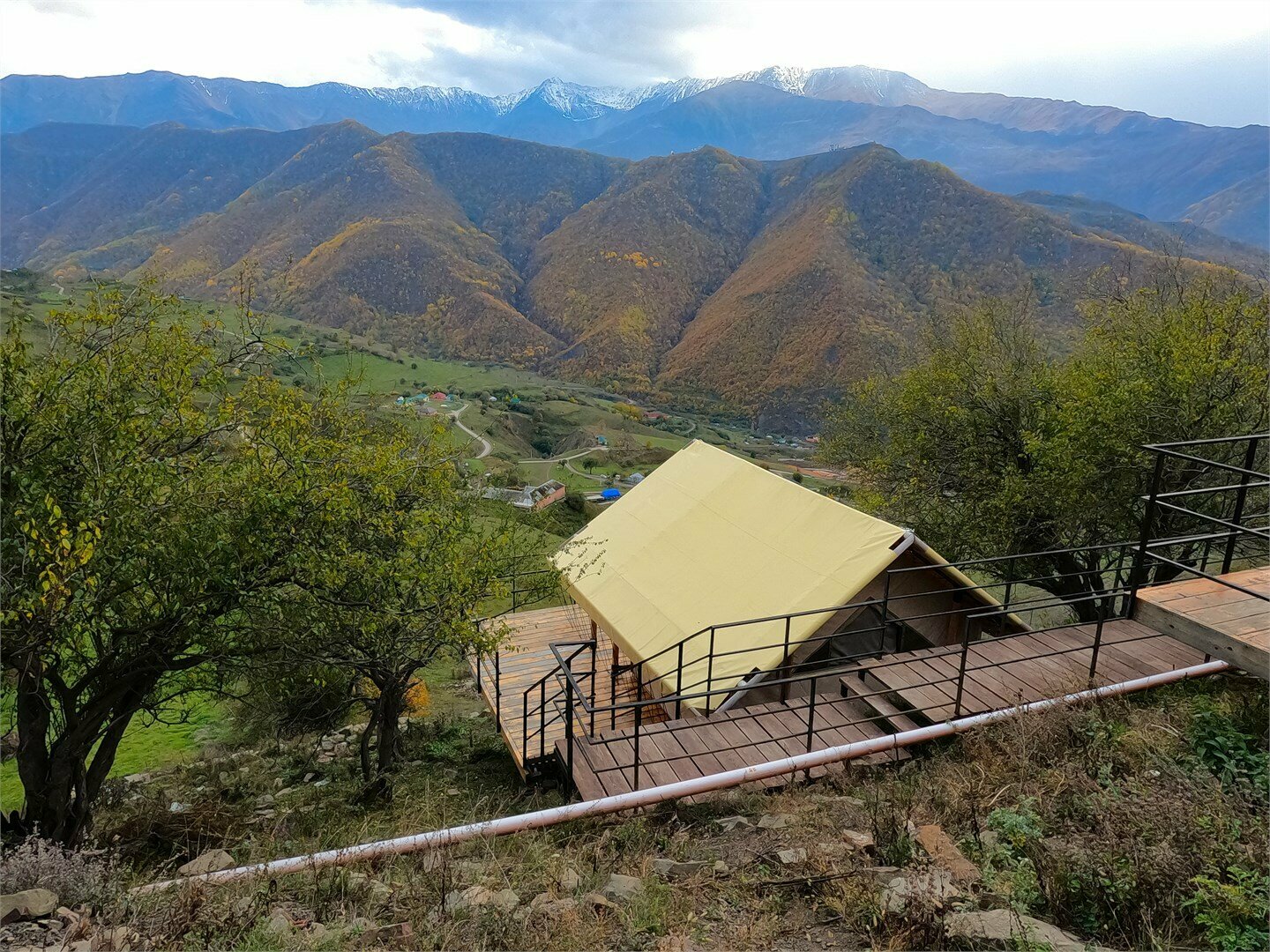 Шатёр №6 Standart (c завтраком) и общей ванной комнатой