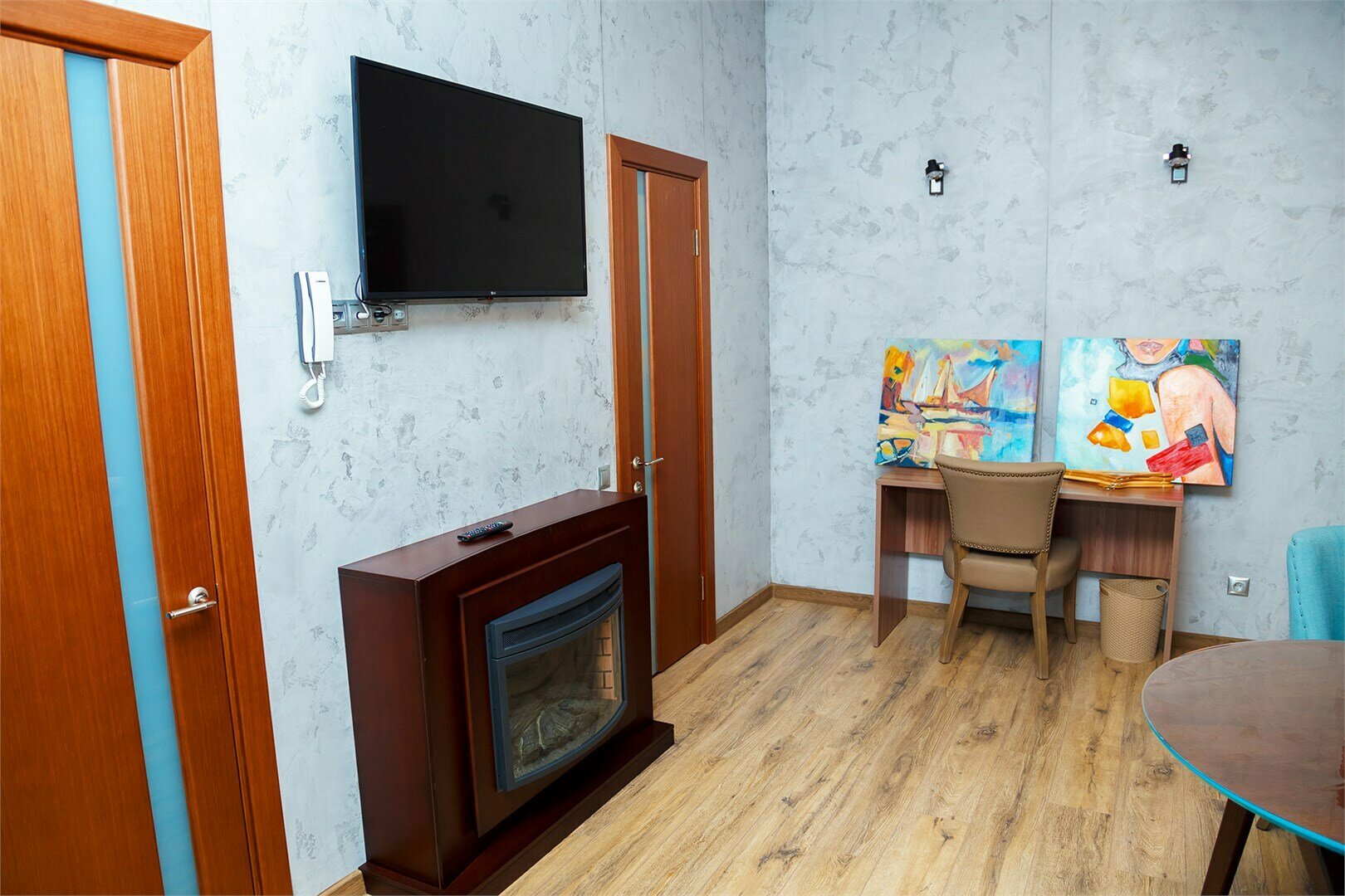 Двухместный Люкс (улучшенный 6) с  двумя доп. местами, кондиционером и камином