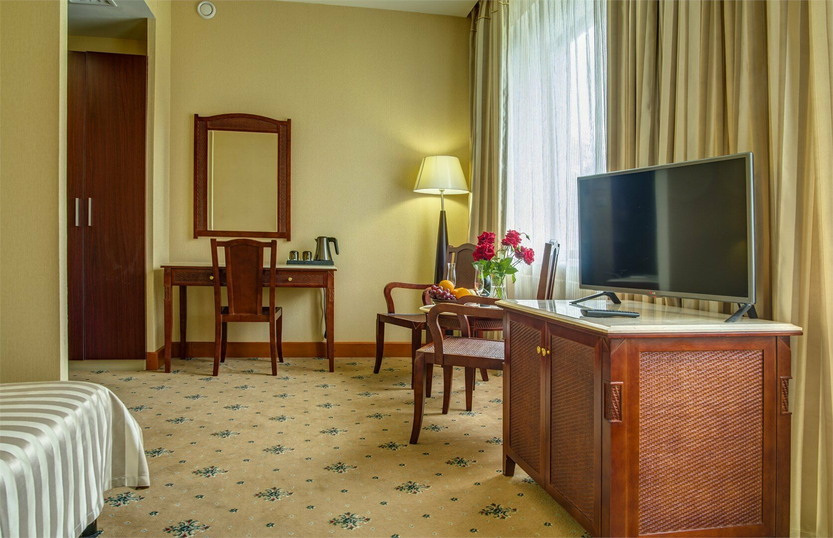 Полулюкс (улучшенный двухместный номер)