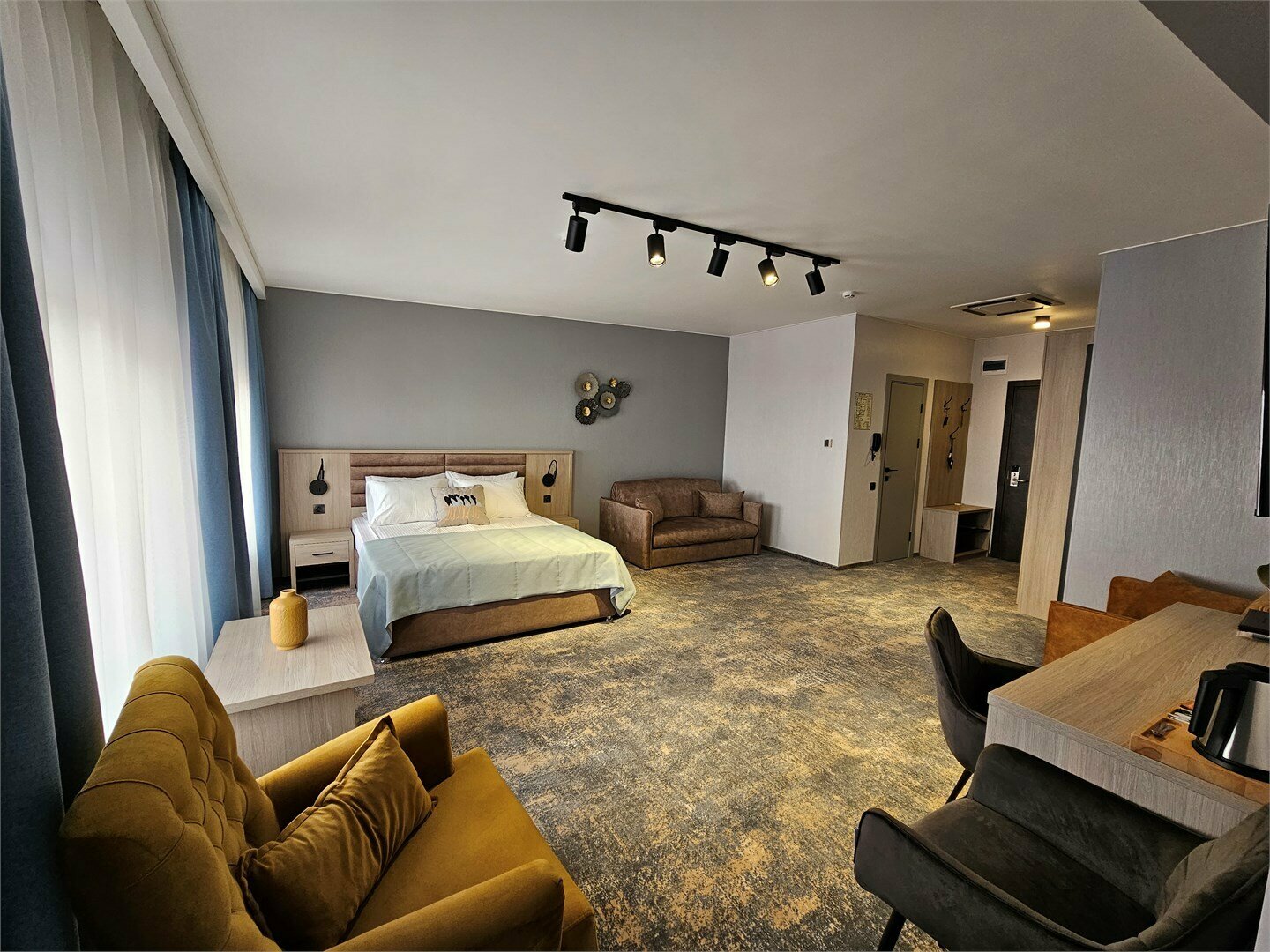 Де люкс плюс