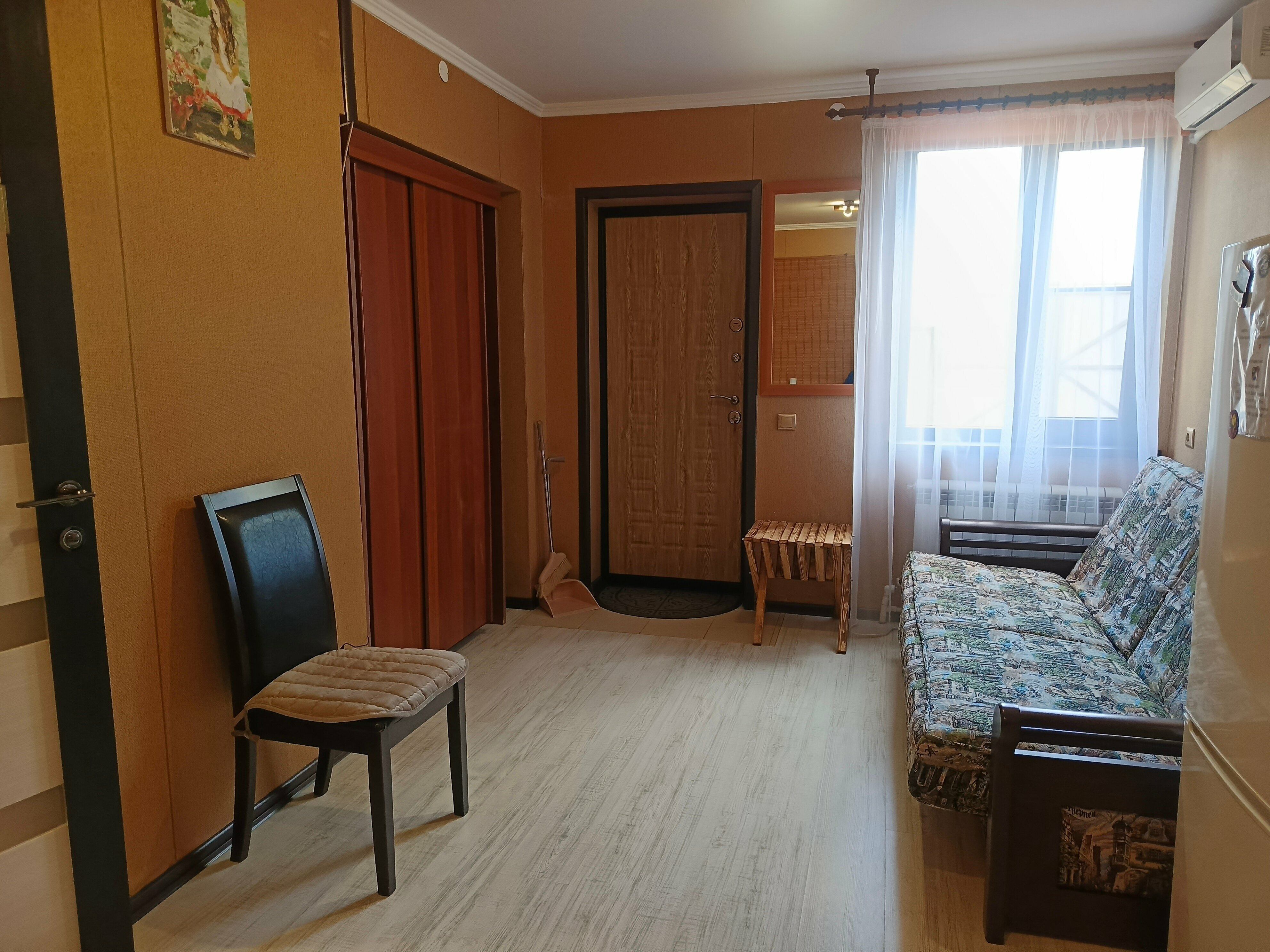 Двухкомнатный номер: кухня - студия с раскладным диваном + спальня+ санузел.