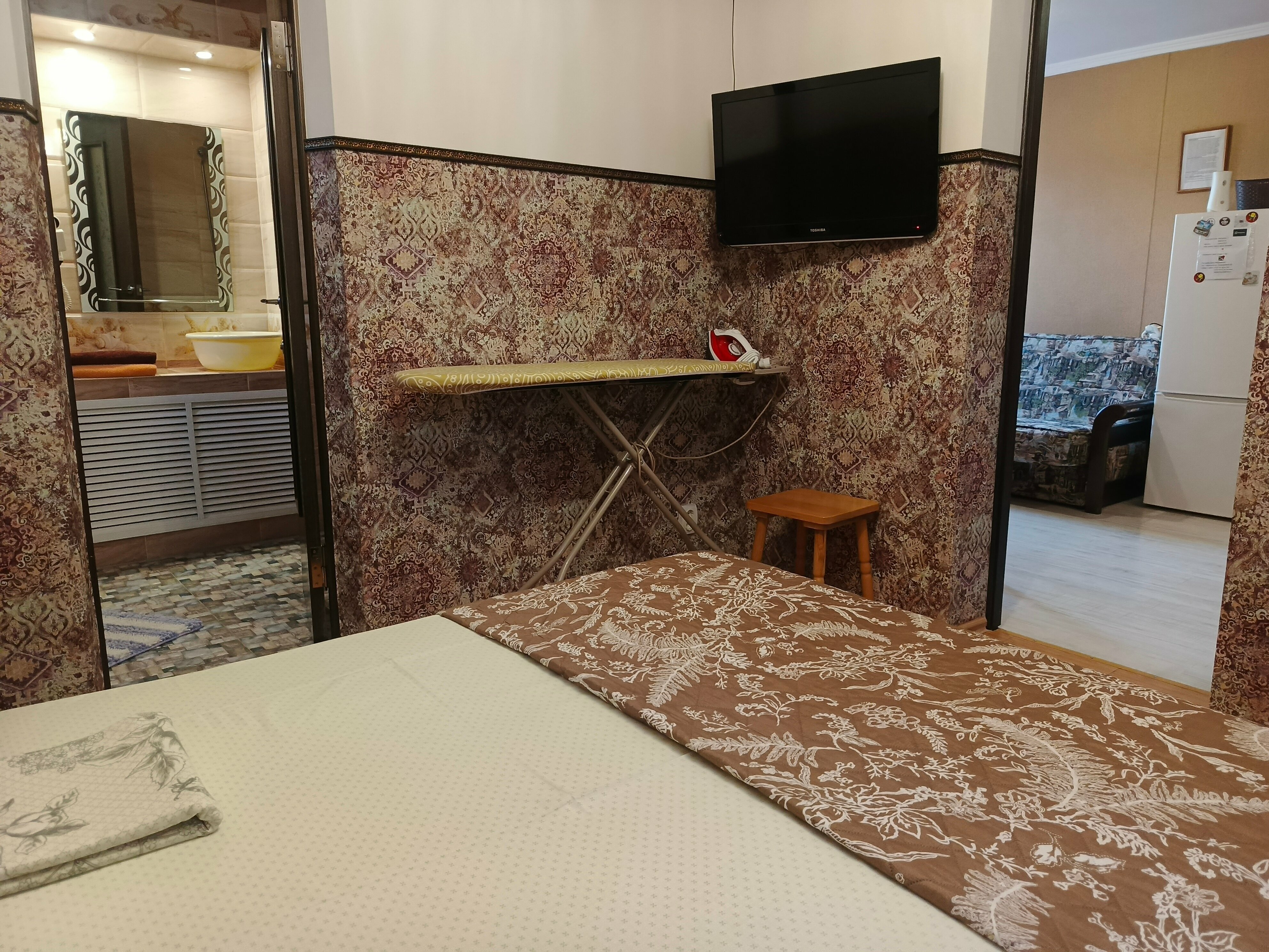 Двухкомнатный номер: кухня - студия с раскладным диваном + спальня+ санузел.