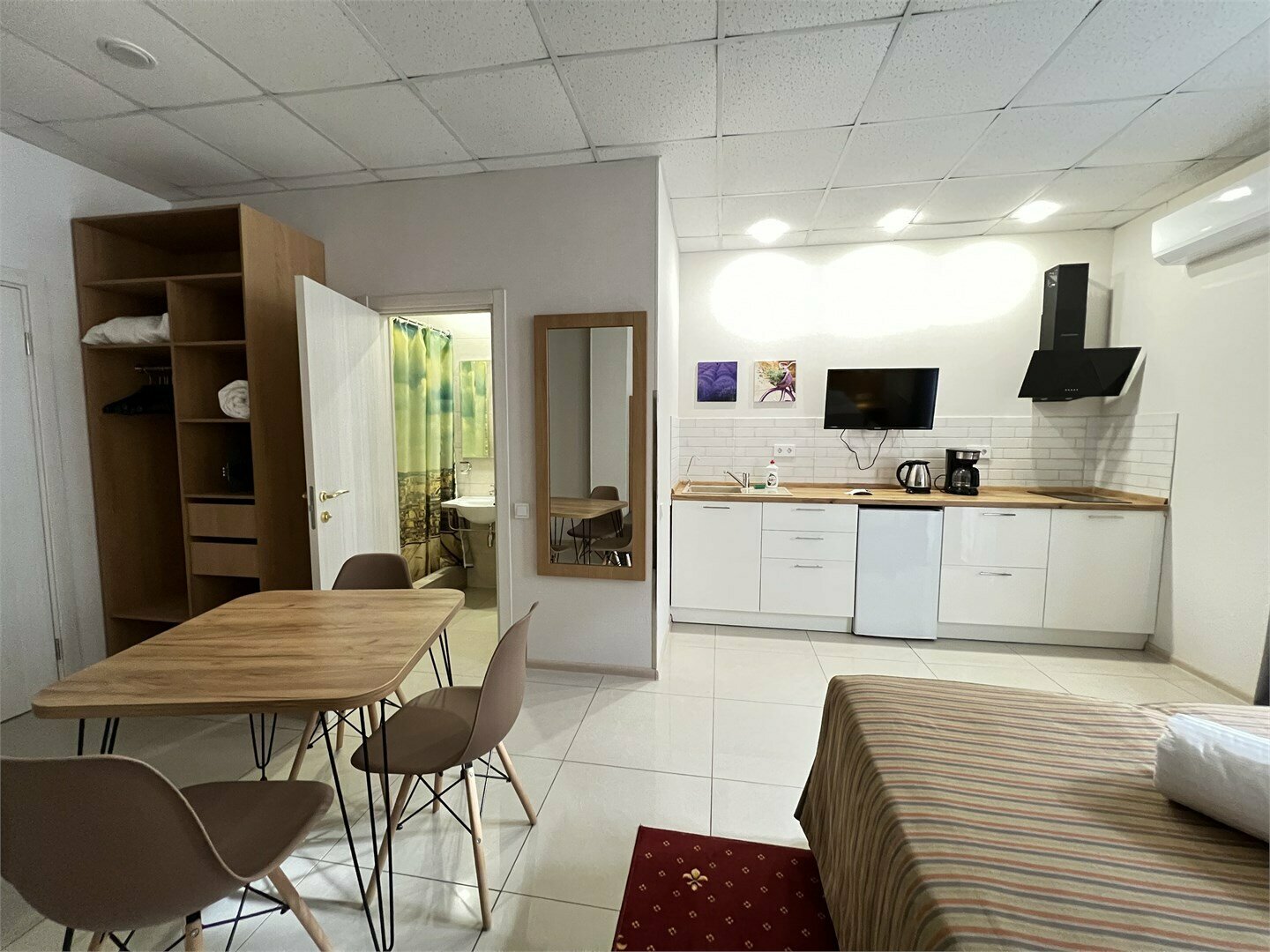 "Апартамент" 2-х местный с французским балконом (КУХНЯ)