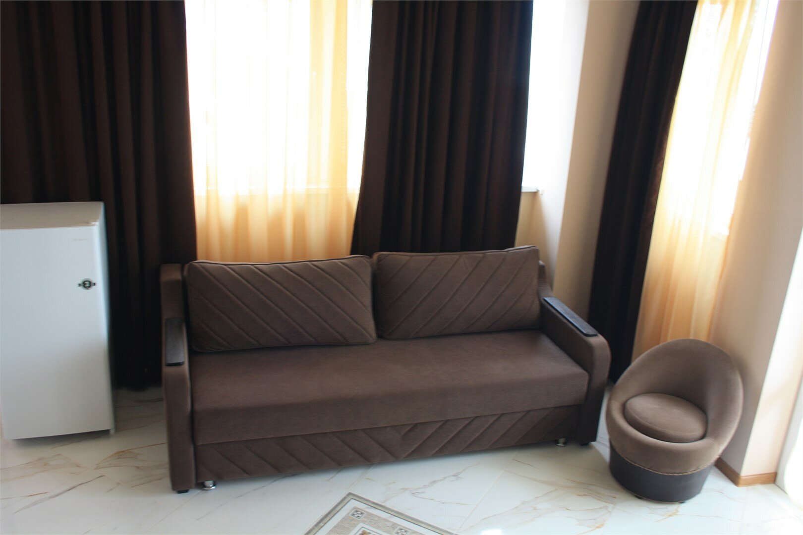 Двухуровневый номер люкс с видом на море