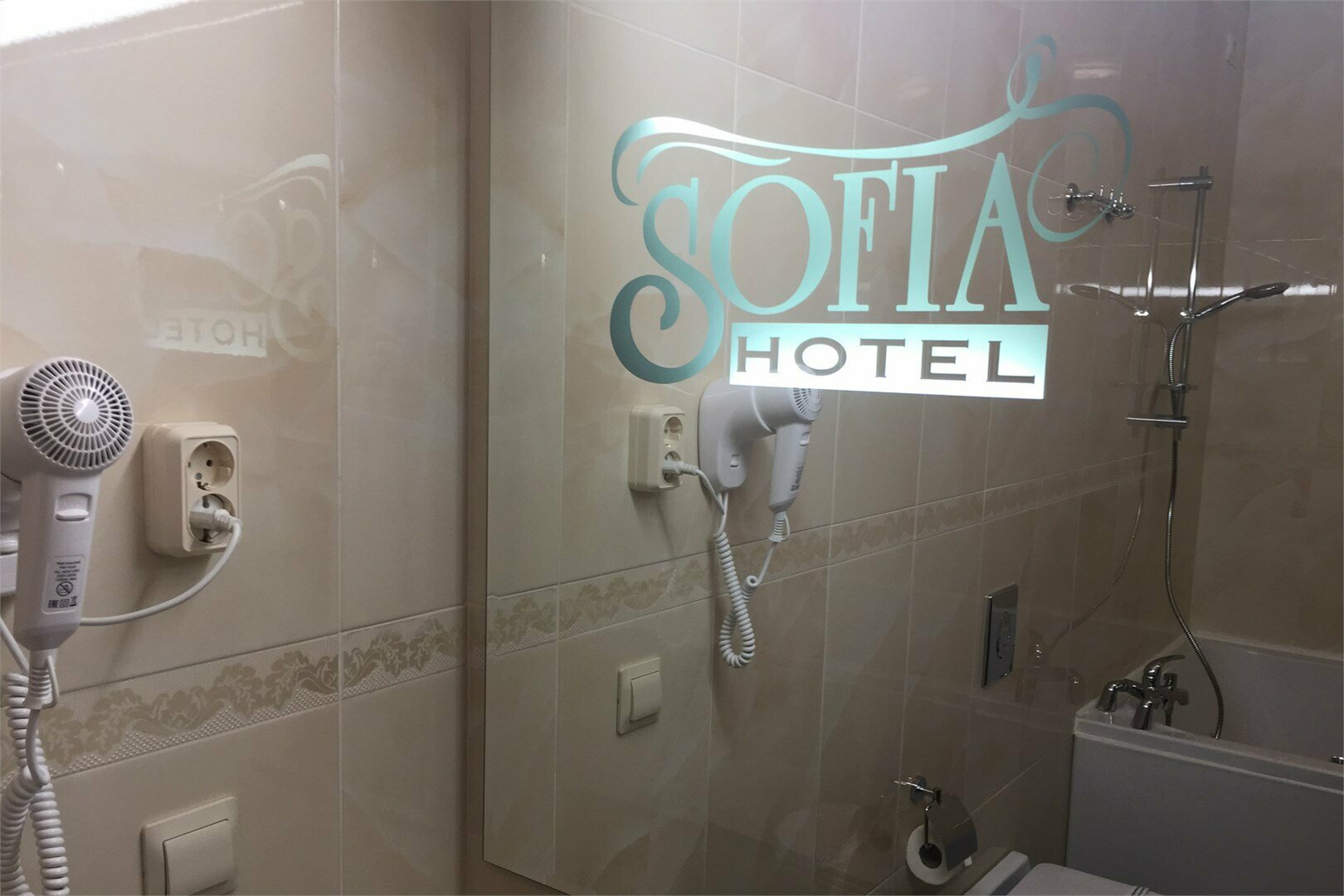 Люкс с кроватью размера «king-size» и гидромассажной ванной