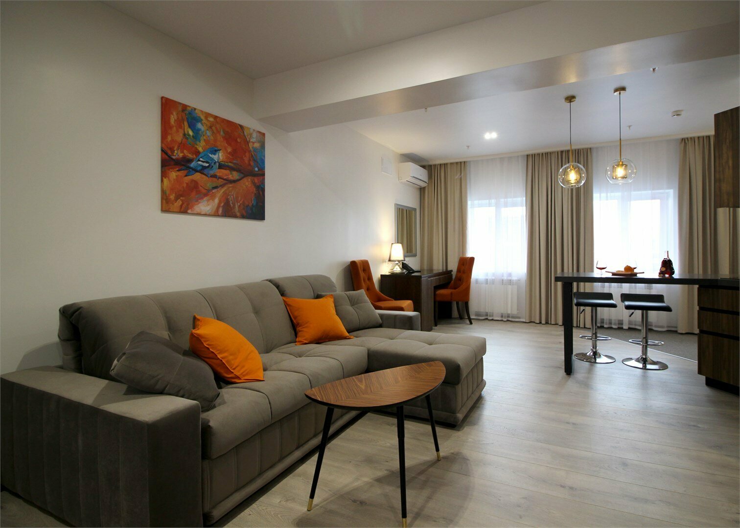 Джуниор Сьют с 1 двуспальной кроватью+кухня