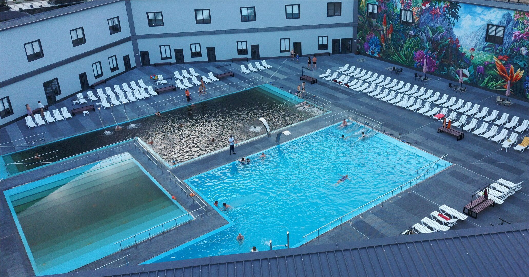 Гостевой дом Люкс с Индивидуальным бассейном 3-х комнатный с кухней