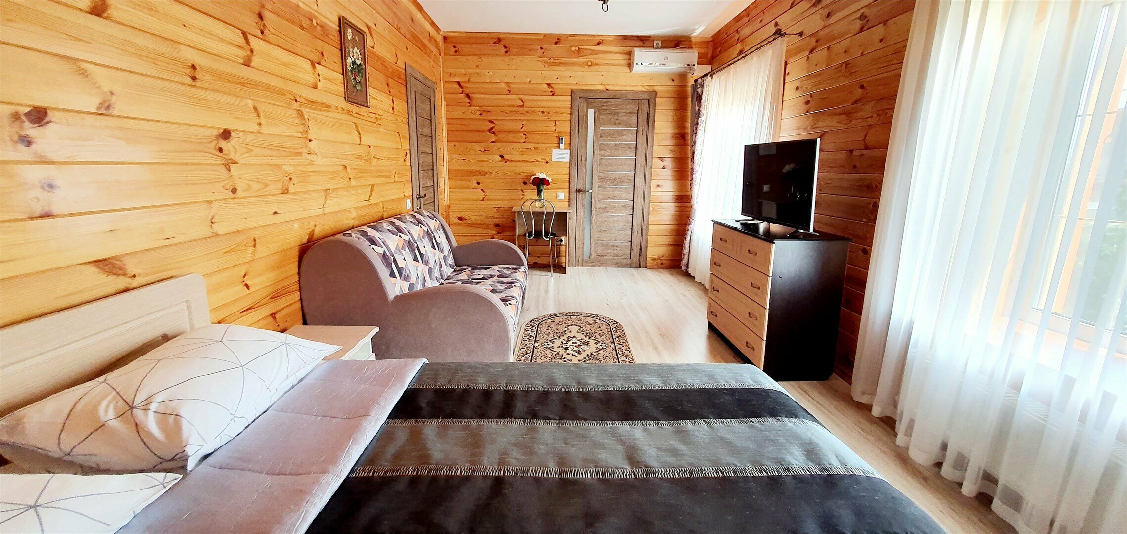 Семейный номер с видом на сад