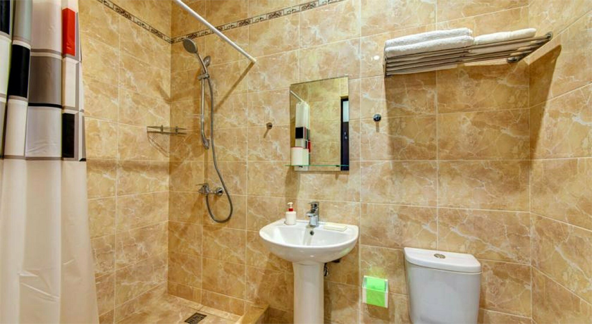 Улучшенный двухместный номер с 1 двухспальной или 2 отдельными кроватями и балконом