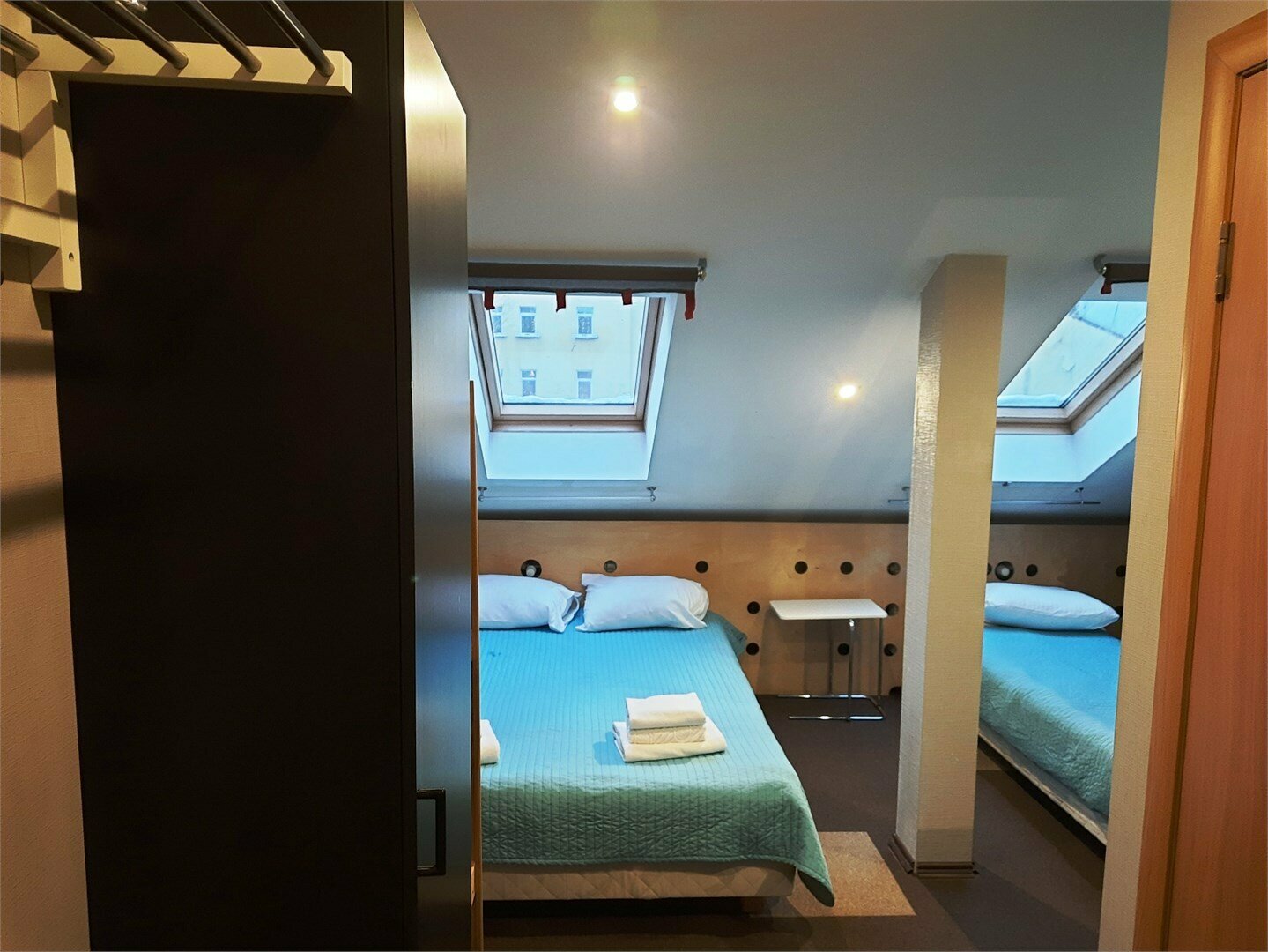 Трехместный номер с собственной ванной комнатой