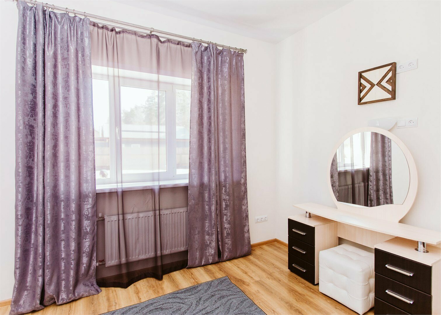 Большой дом на берегу