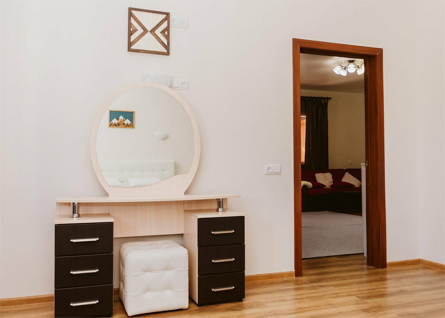 Большой дом на берегу