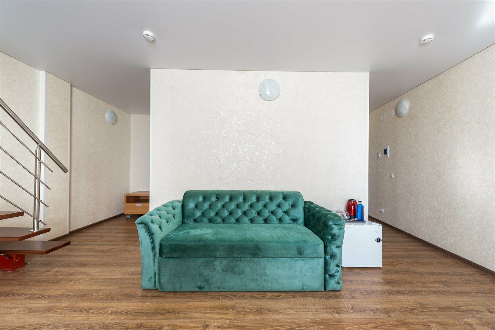 Двухуровневый большой семейный номер с балконом на 6-7 человек  и видом во двор (корпус Б)