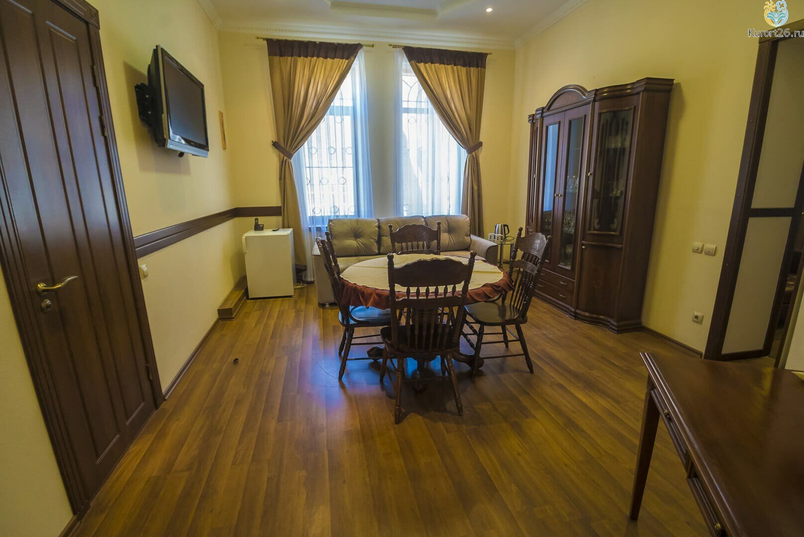 Люкс двухкомнатный с двумя доп. местами