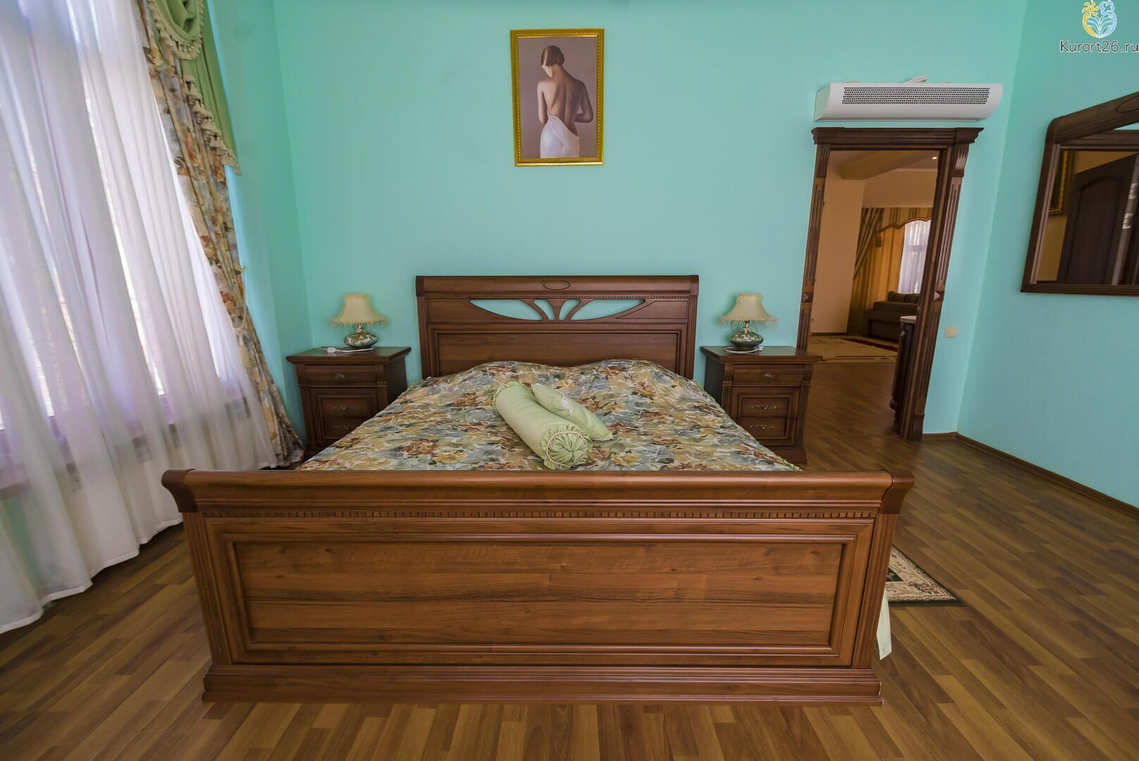 Апартаменты трехкомнатные с двумя спальнями, гостиной.