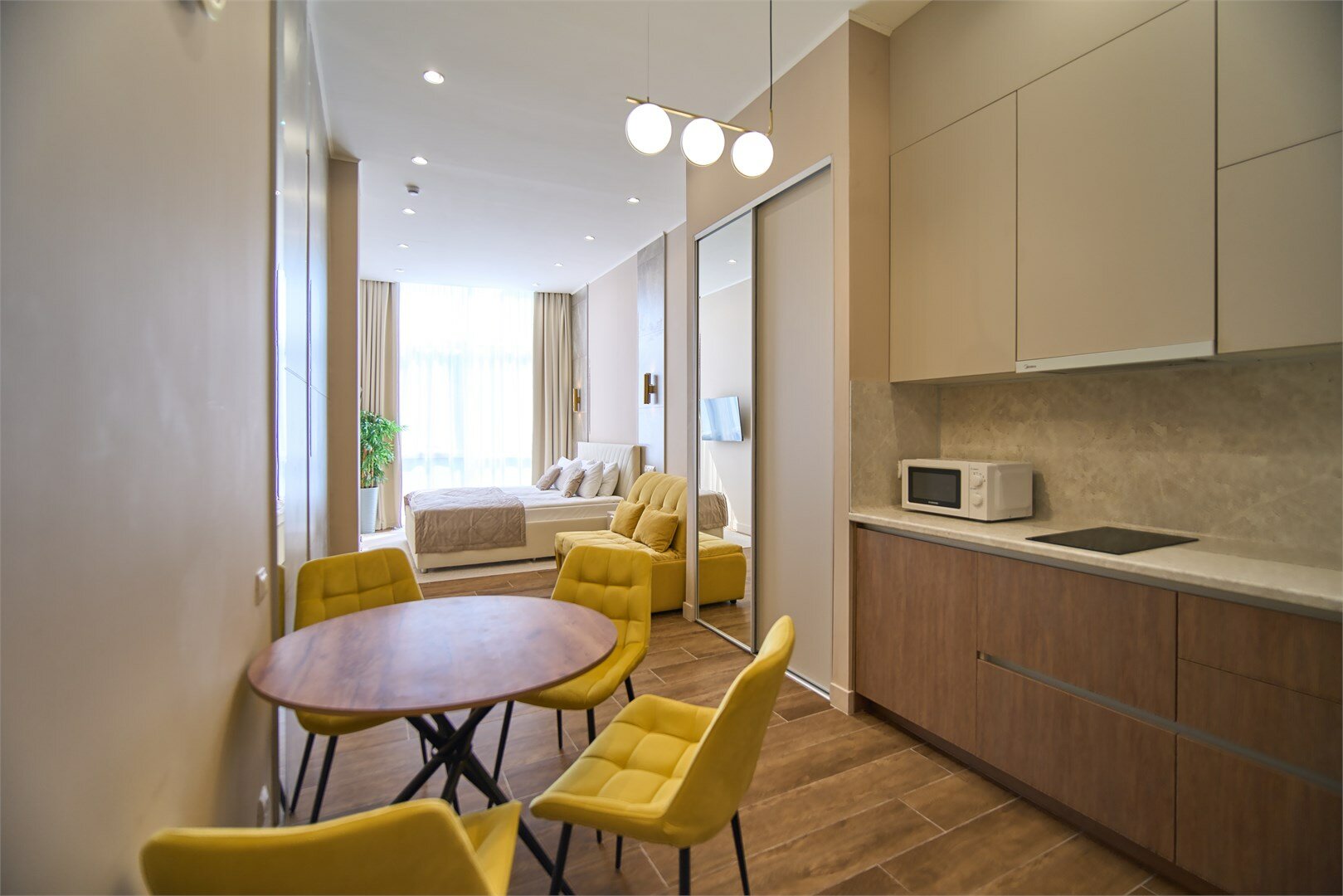 Студия Полулюкс с видом на Навагинскую