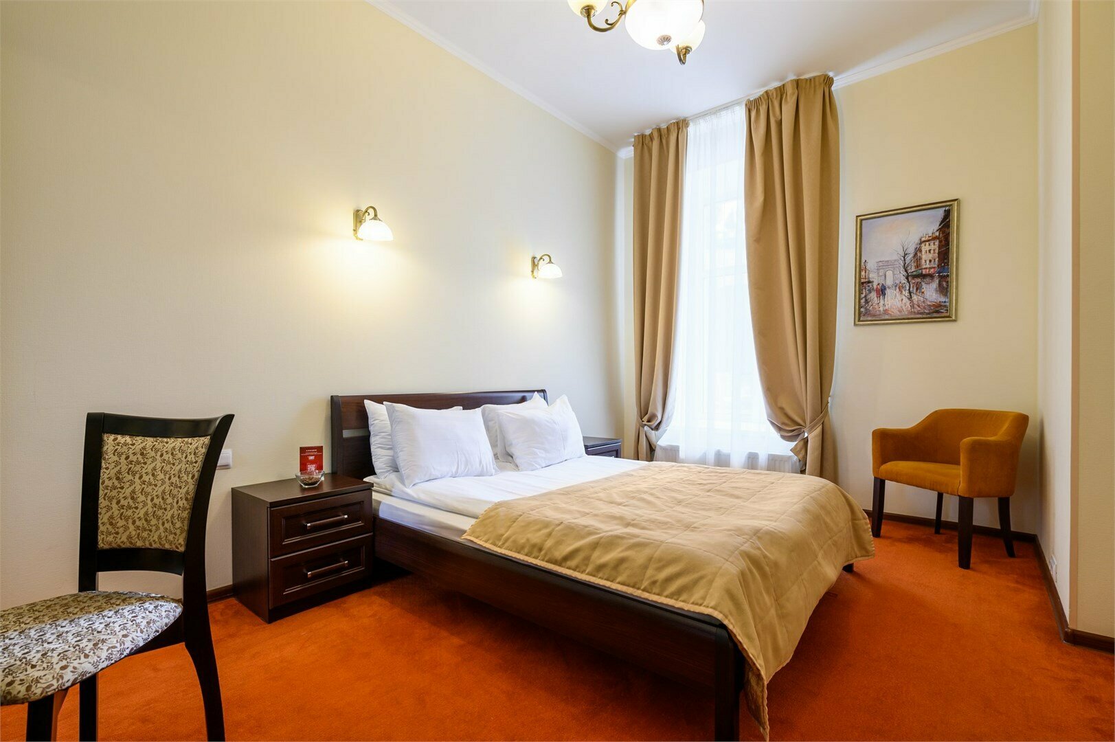 Стандартный номер с 1 кроватью и видом на набережную или во двор