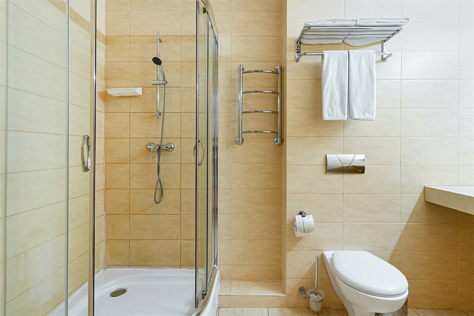 Стандарт улучшенный с одной двуспальной кроватью и балконом