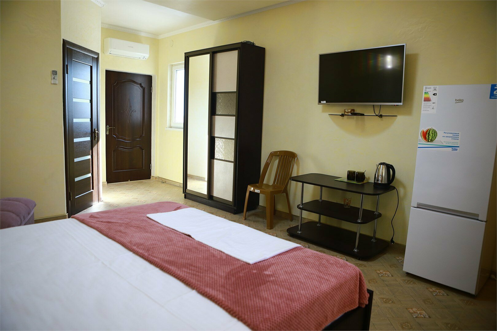 Трехместный номер с видом на горы