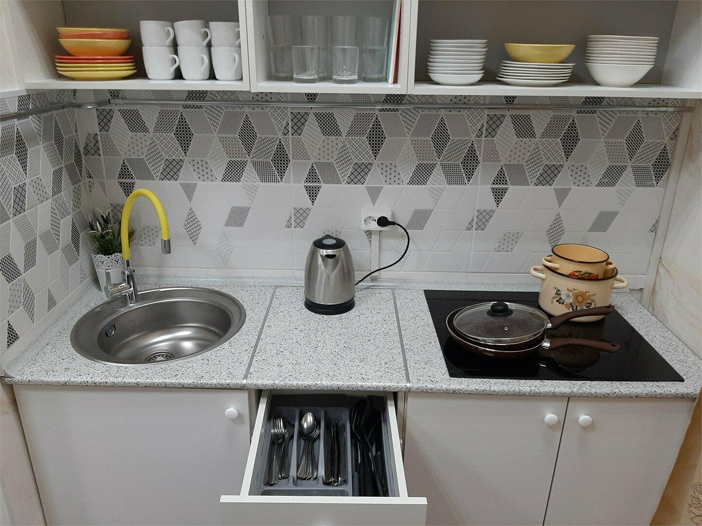 Общий номер на двенадцать мест