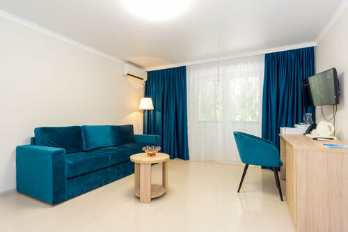 Двухкомнатный двухместный с дополнительным местом "Улучшенной комфортности" с лоджией