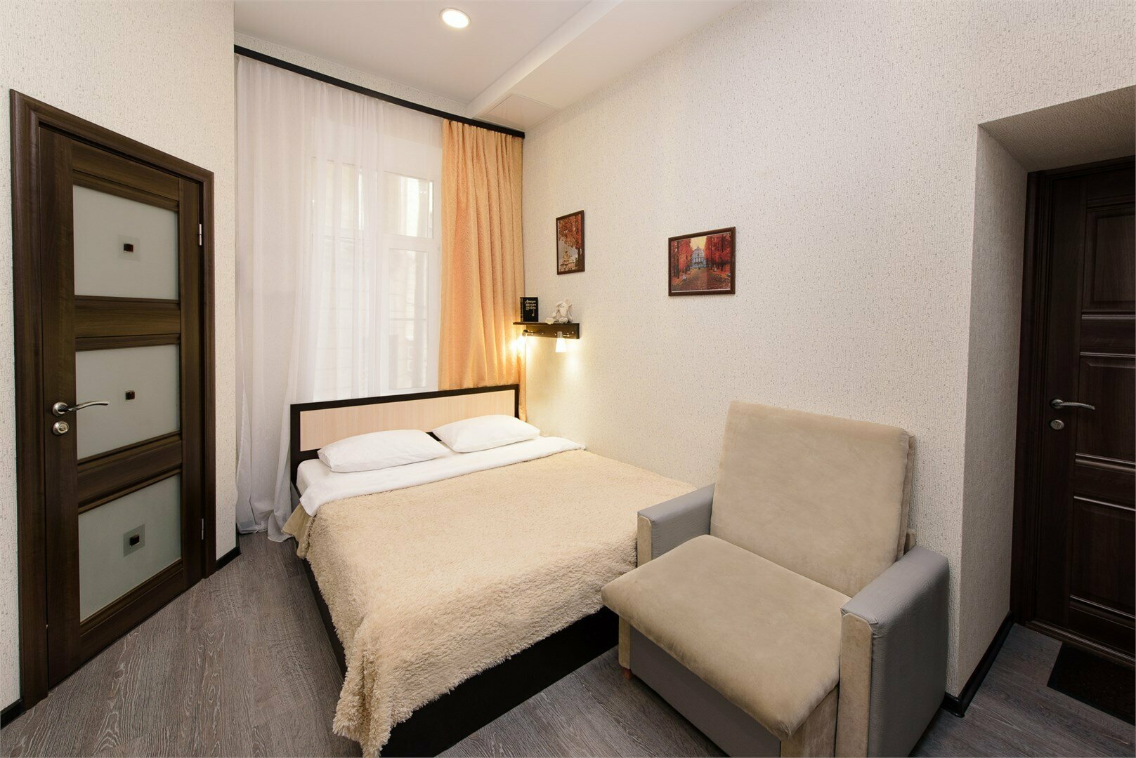 Комната с 2-х спальной кроватью и доп.местом ( кресло-кровать), с основными удобствами,