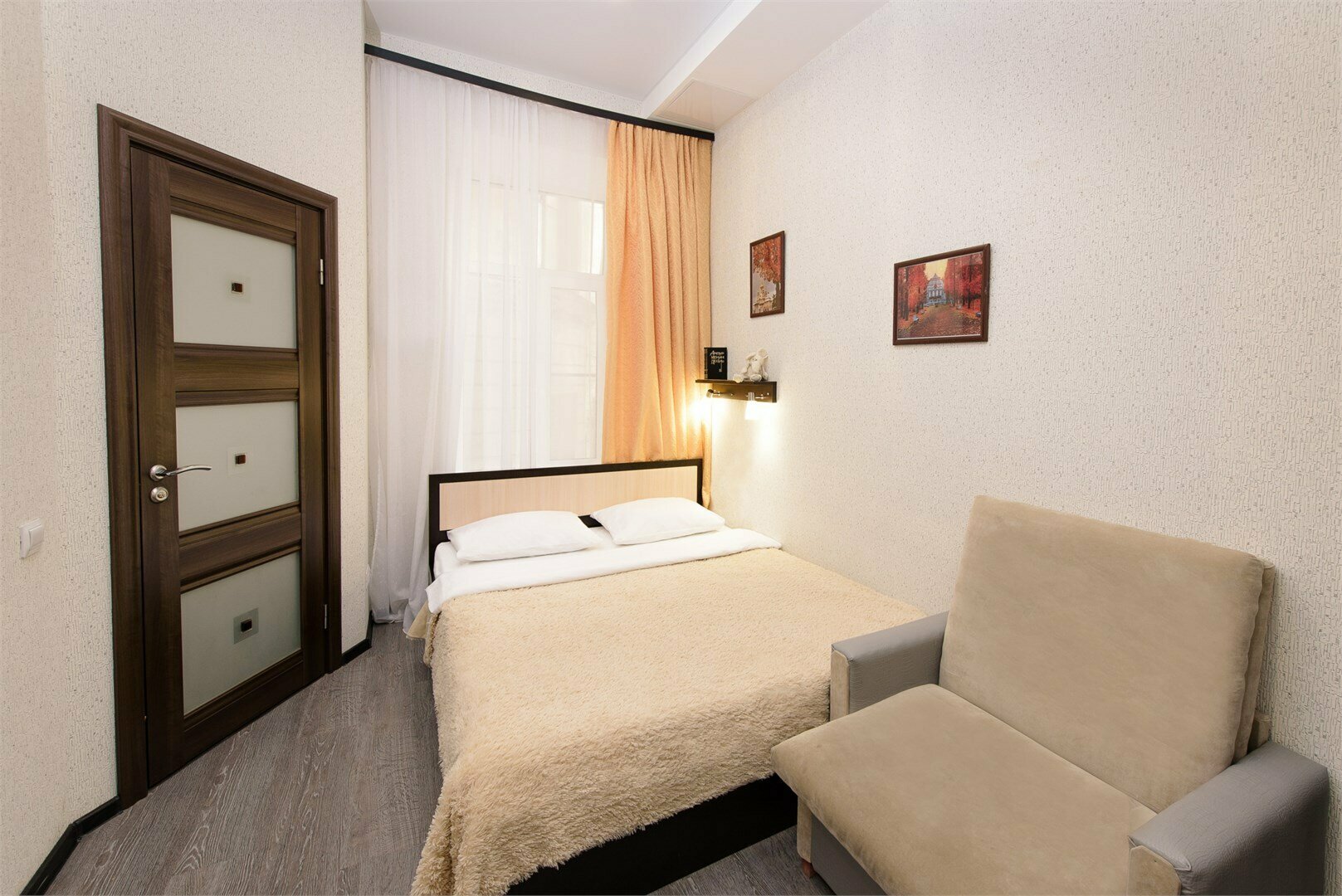 Комната с 2-х спальной кроватью и доп.местом ( кресло-кровать), с основными удобствами,