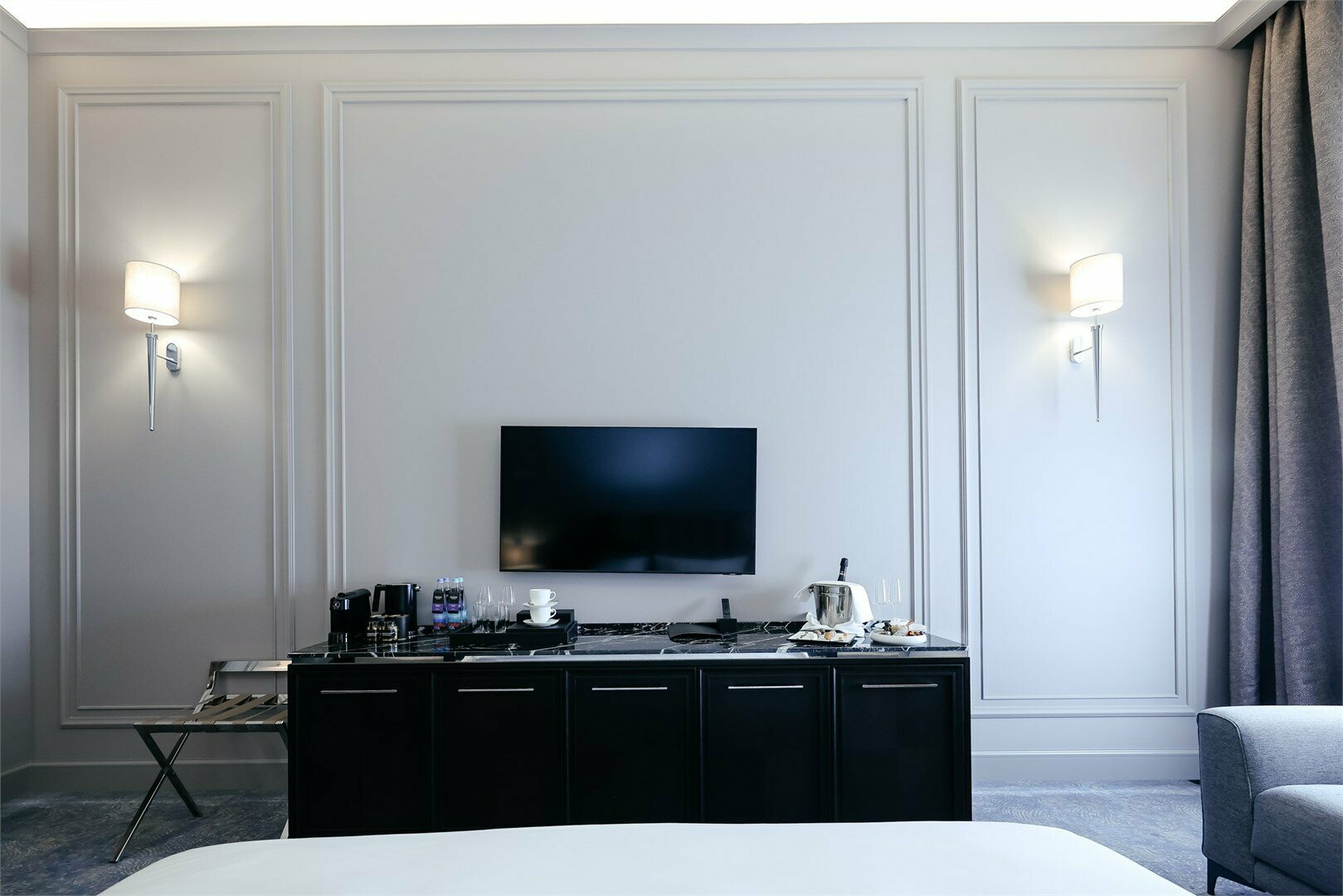 Делюкс с видом на Итальянскую улицу