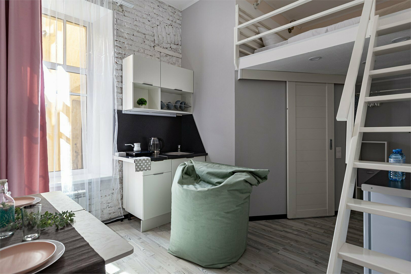 5 - Двухуровневые апартаменты с видом во двор