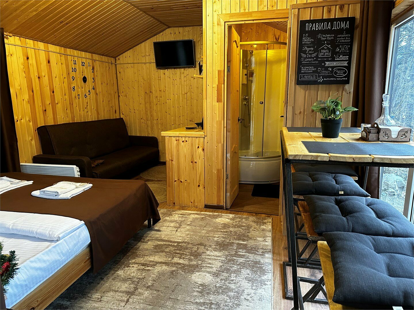 Домик на земле 1 студия (двухспальная кровать, раскладной диван)