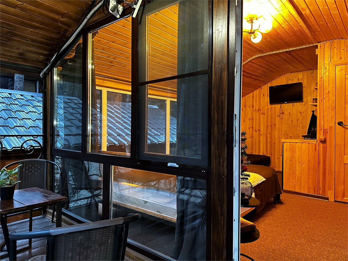 Домик на высоте 2 студия (двухспальная кровать, раскладной диван)