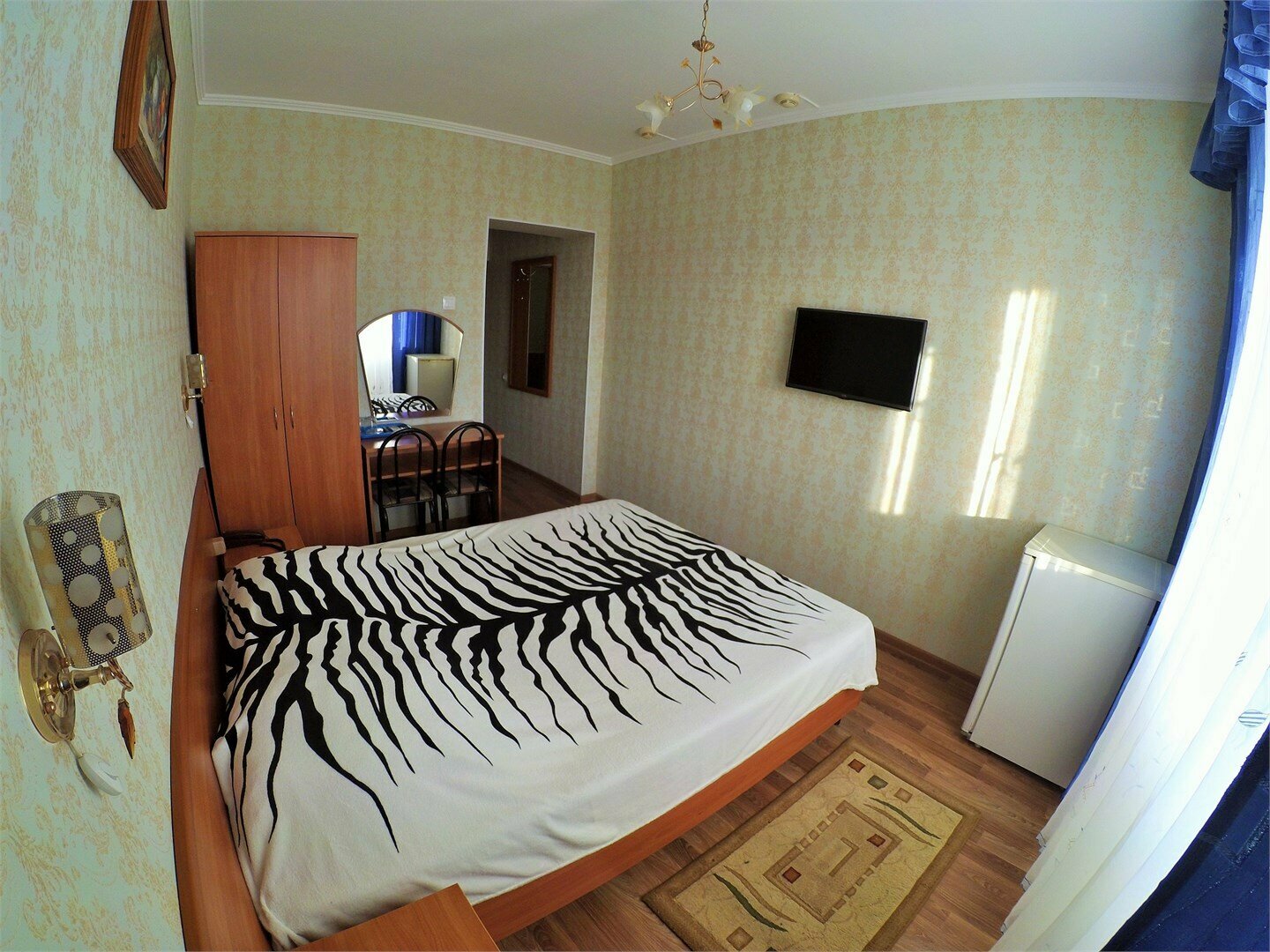 Номер с балконом - двуспальная кровать