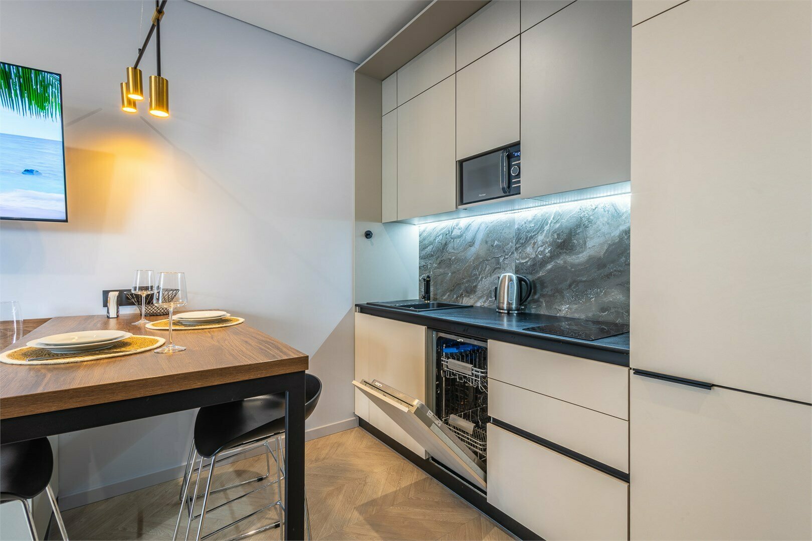 Студия Africa боковой вид на море