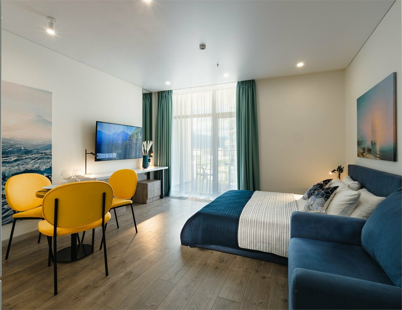 Студия Sunny Day  боковой вид на море