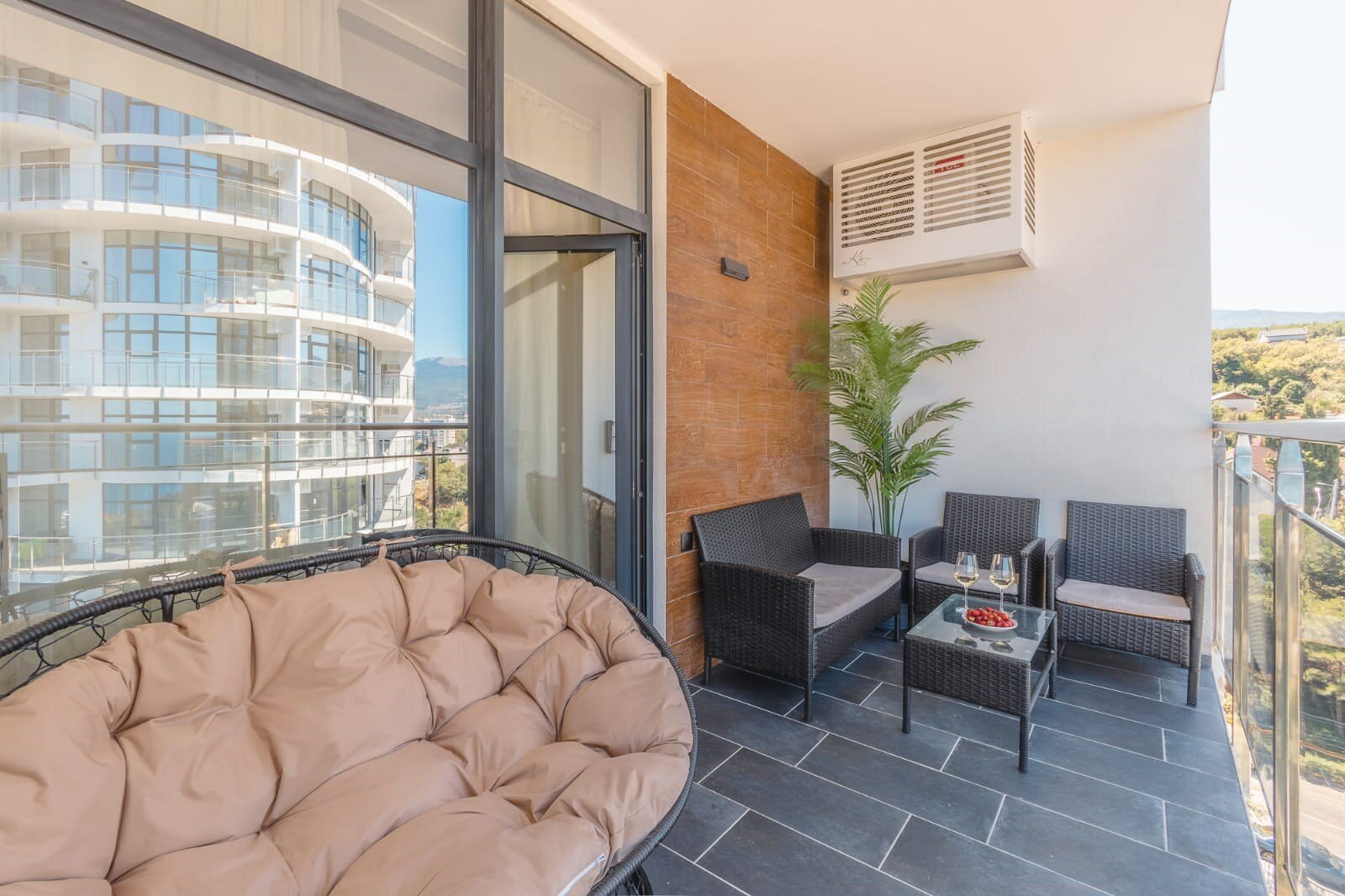 Студия Africa боковой вид на море