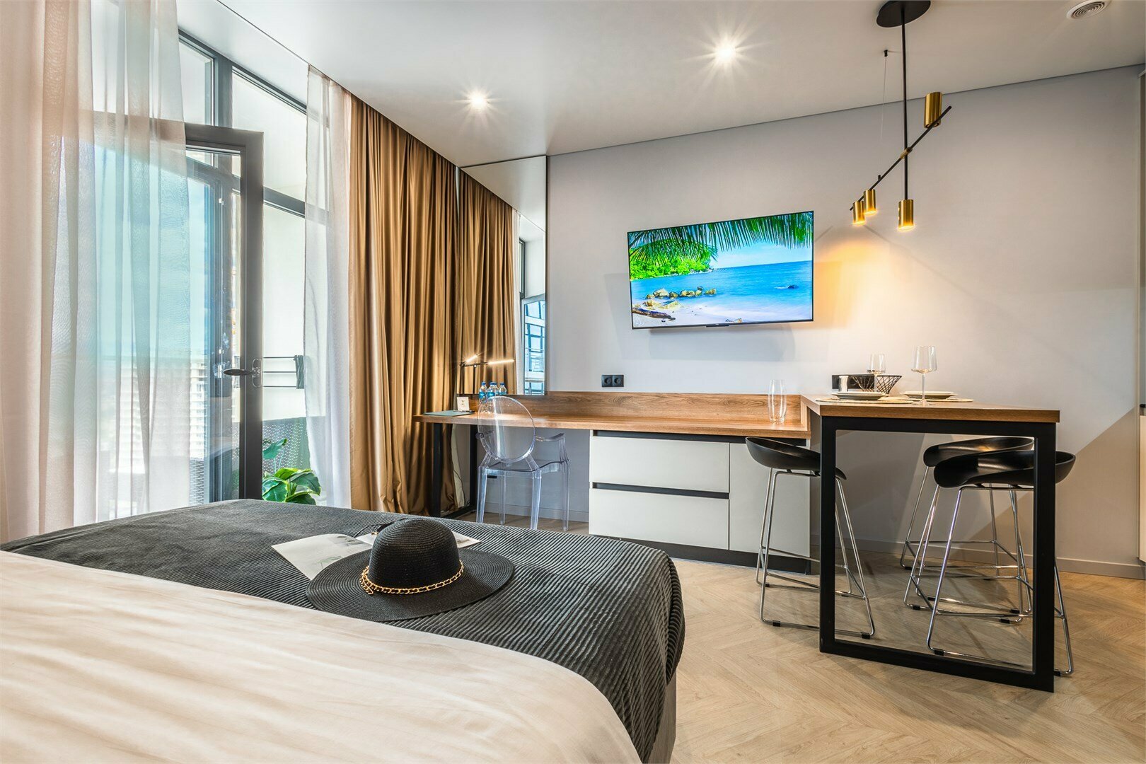 Студия Africa боковой вид на море