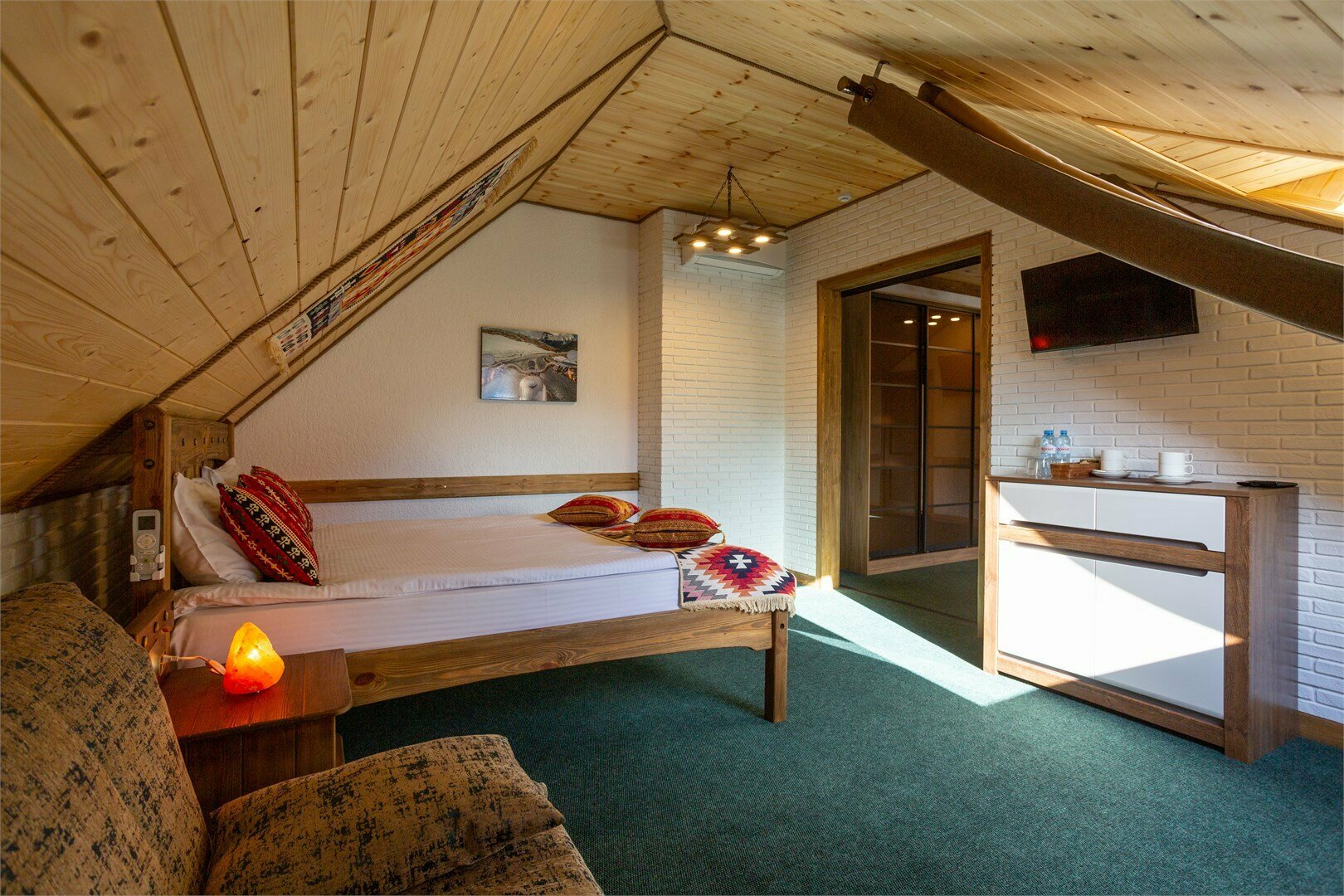 Мансардный делюкс с видом на горы