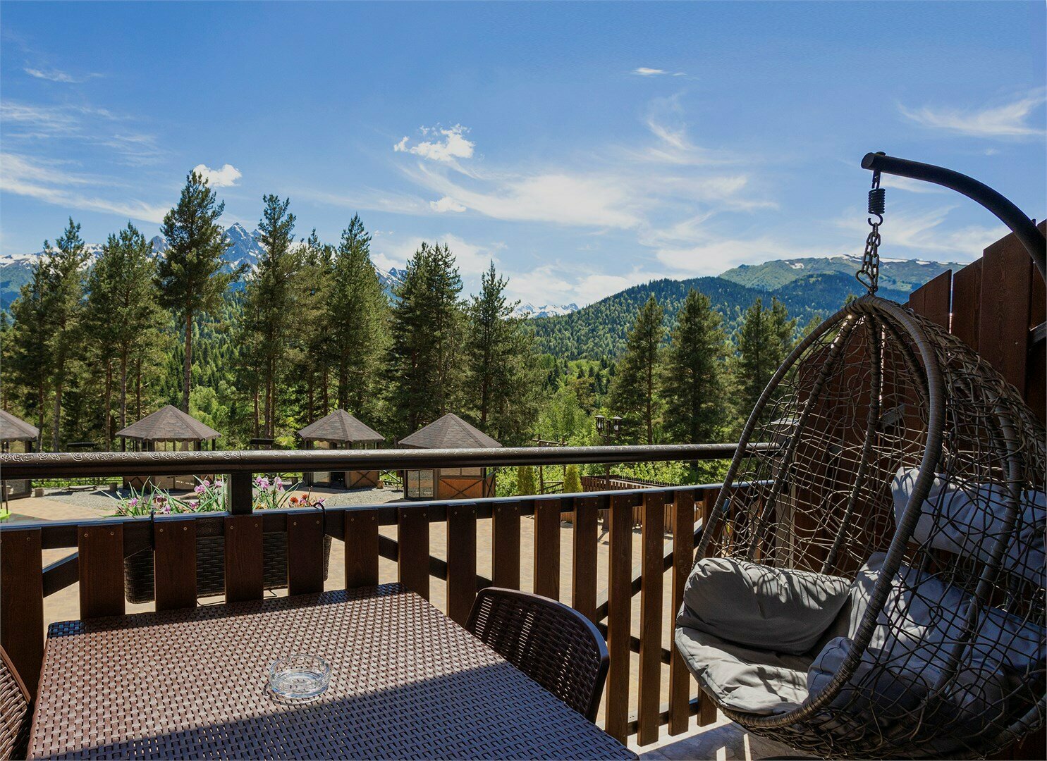 Делюкс Двухкомнатный с видом на горы